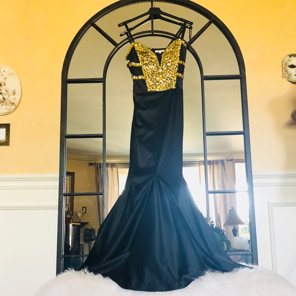 Mandalay dress gown size 4 gorgeous corset style